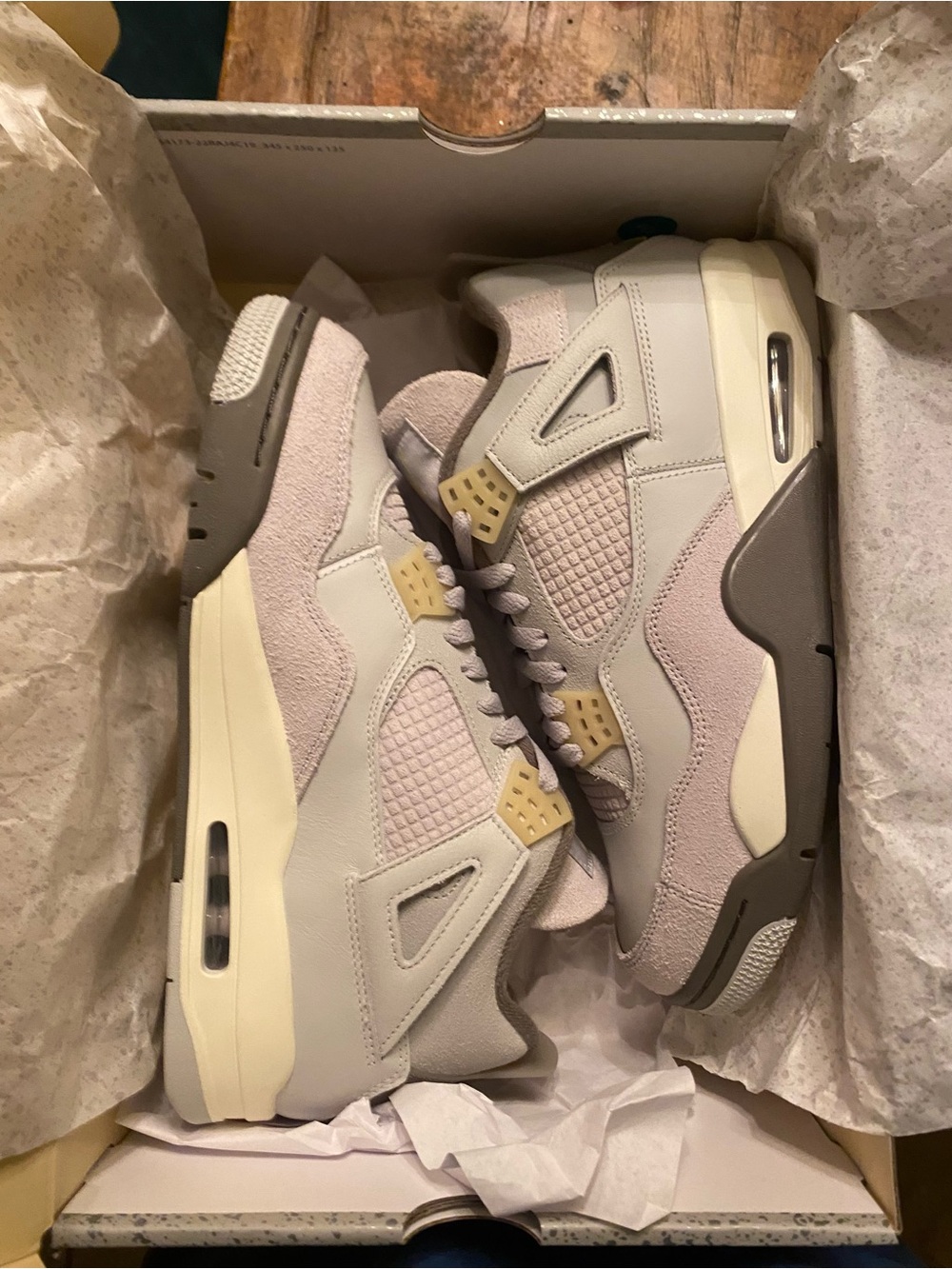 Air Jordan 4 Retro SE Photon Dust 
Size 10
Brand new